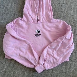 Cropped pink hoodie with embroidered design